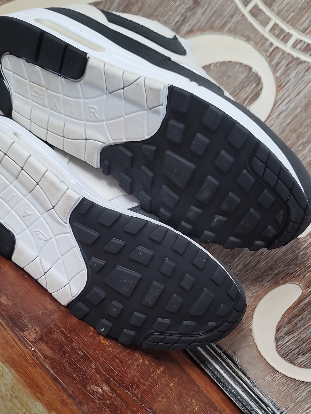 Nike Wmns Air Max 1 "White/Black" Wmns 8.5, Good Condition. Fast Shipping - Picture 11 of 14